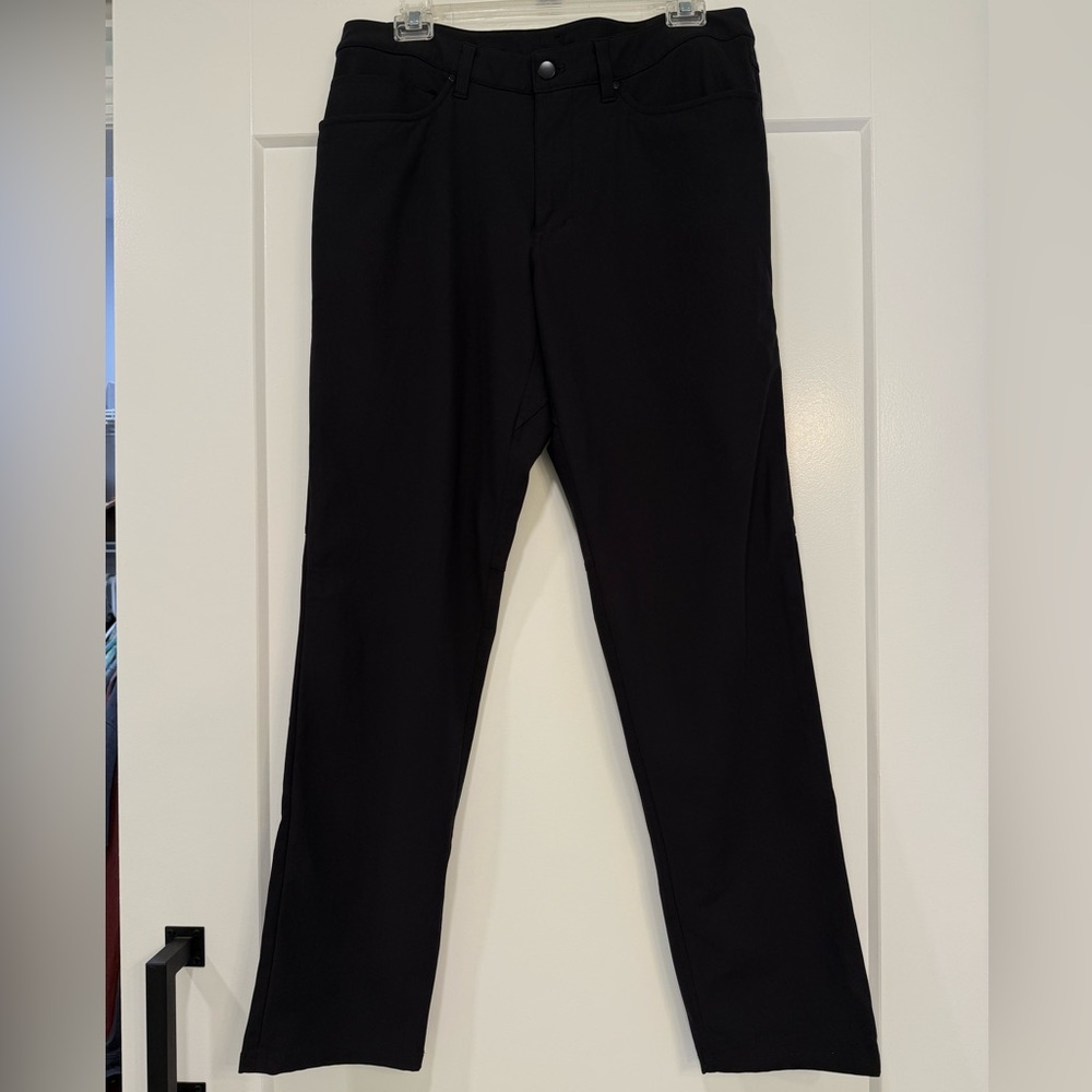 Like New Lululemon Men’s ABC Pant Classic Fit, size 32, black
